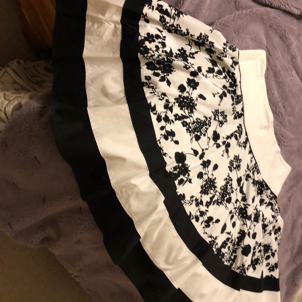 Size 10 Limited black and white skirt